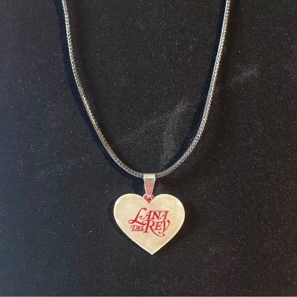 Heart necklace , Lana del Rey